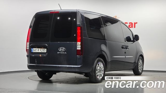 Hyundai Staria 2025 — photo 2
