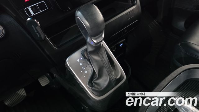 Hyundai Staria 2025 — photo 9