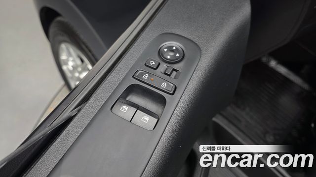 Hyundai Staria 2025 — photo 12