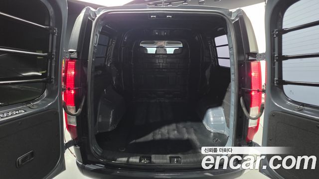 Hyundai Staria 2025 — photo 20