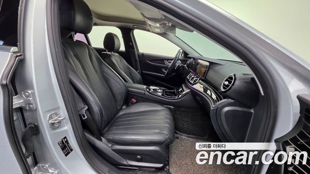 Mercedes-Benz E-Class 2017 — photo 10