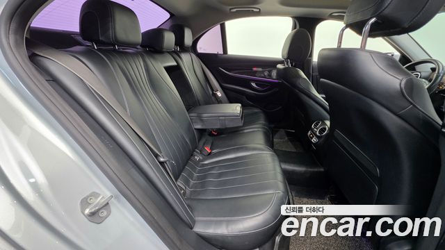 Mercedes-Benz E-Class 2017 — photo 19
