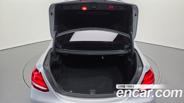 Mercedes-Benz E-Class 2017 — photo 20