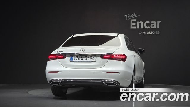 Mercedes-Benz E-Class 2021 — photo 4