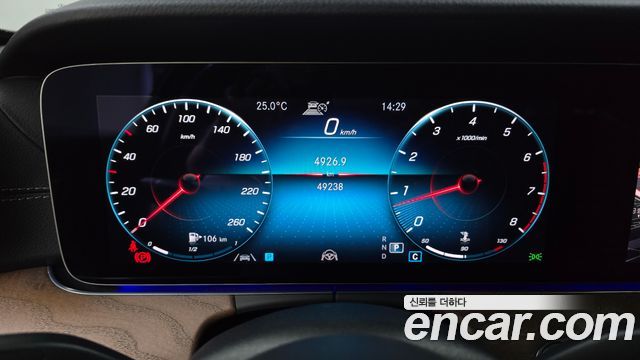 Mercedes-Benz E-Class 2021 — photo 11