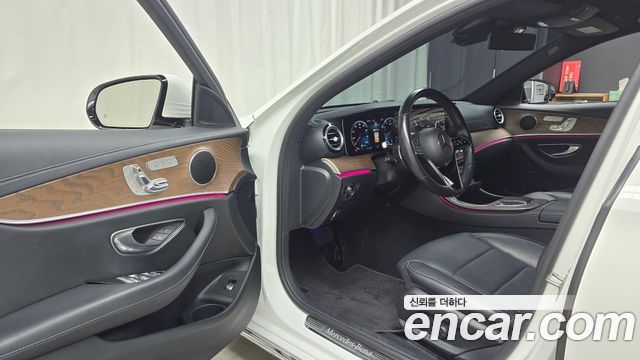 Mercedes-Benz E-Class 2021 — photo 13