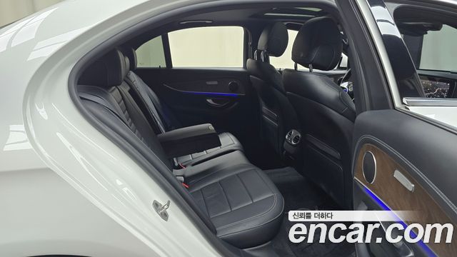 Mercedes-Benz E-Class 2021 — photo 17
