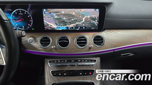 Mercedes-Benz E-Class 2021 — photo 19