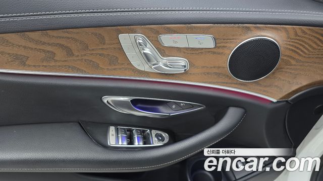 Mercedes-Benz E-Class 2021 — photo 26