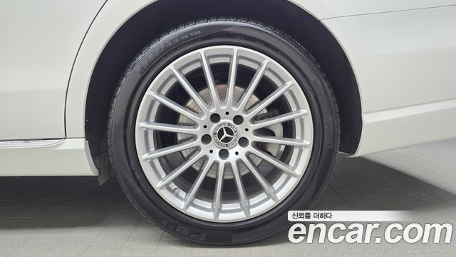 Mercedes-Benz E-Class 2021 — photo 7