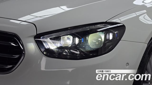 Mercedes-Benz E-Class 2021 — photo 8