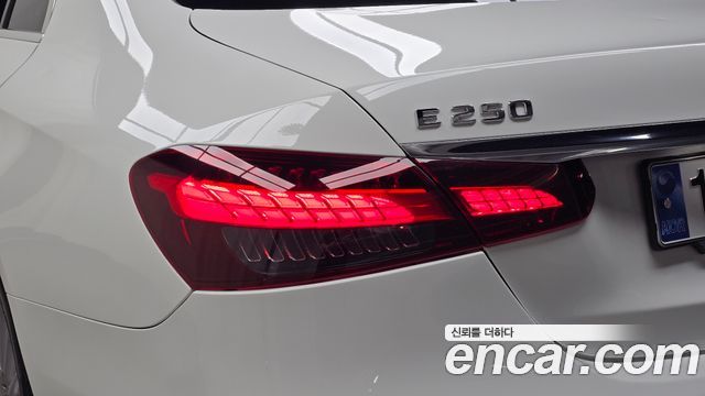 Mercedes-Benz E-Class 2021 — photo 9