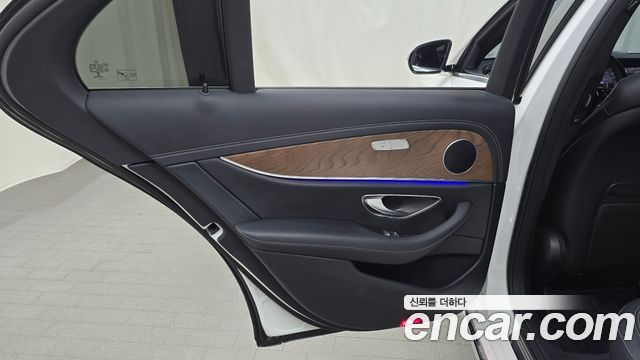 Mercedes-Benz E-Class 2021 — photo 15