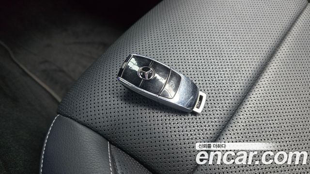 Mercedes-Benz E-Class 2021 — photo 28