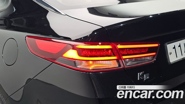 Kia K5 2016 — photo 9