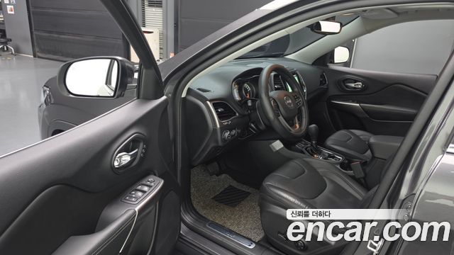 Jeep Cherokee 2020 — photo 13