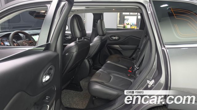 Jeep Cherokee 2020 — photo 17