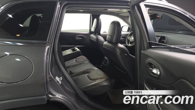 Jeep Cherokee 2020 — photo 18