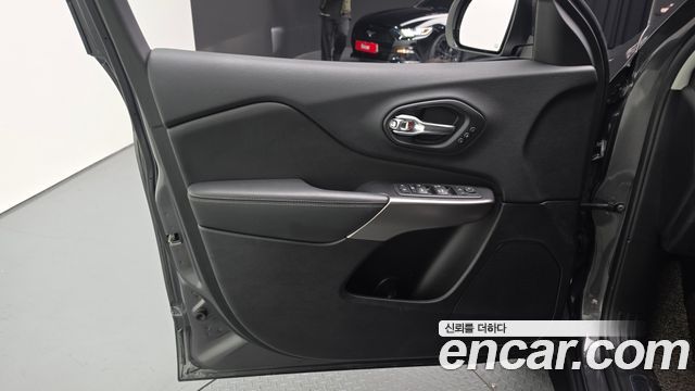 Jeep Cherokee 2020 — photo 14