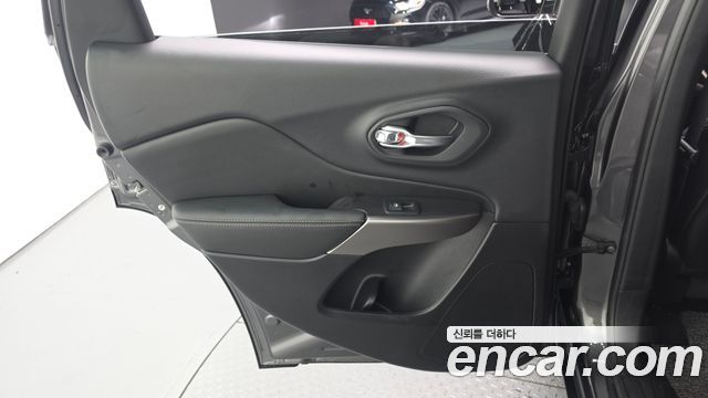 Jeep Cherokee 2020 — photo 15