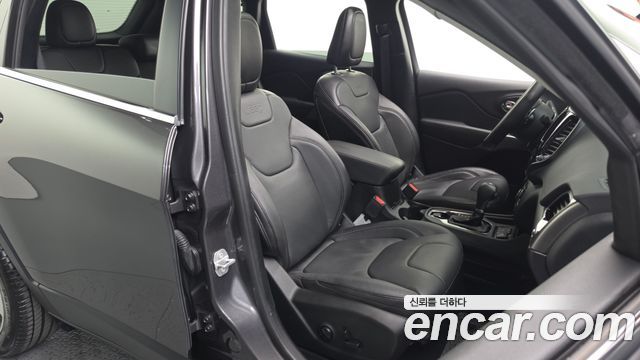 Jeep Cherokee 2020 — photo 16