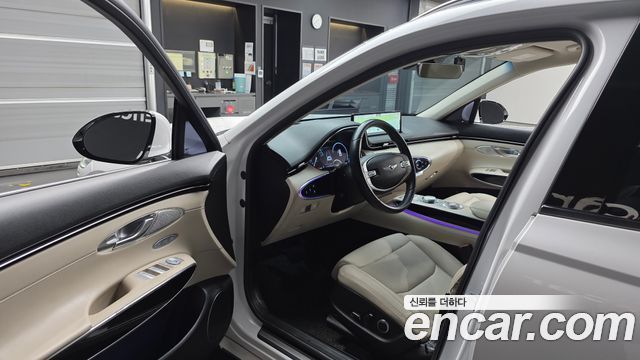 Genesis GV70 2021 — photo 13