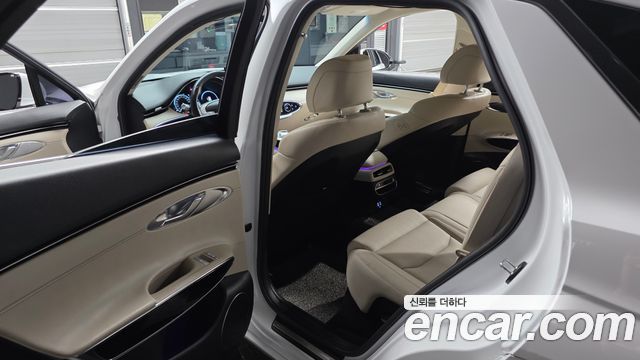 Genesis GV70 2021 — photo 17