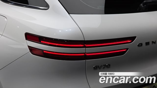 Genesis GV70 2021 — photo 9