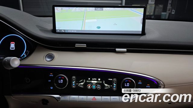 Genesis GV70 2021 — photo 28