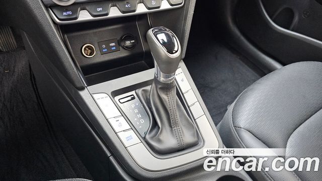 Hyundai AVANTE 2019 — photo 12