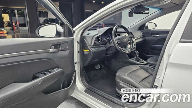 Hyundai AVANTE 2019 — photo 13