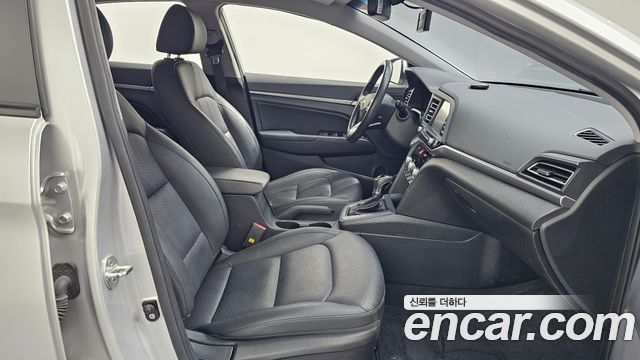 Hyundai AVANTE 2019 — photo 17