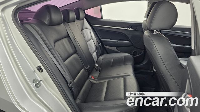 Hyundai AVANTE 2019 — photo 18