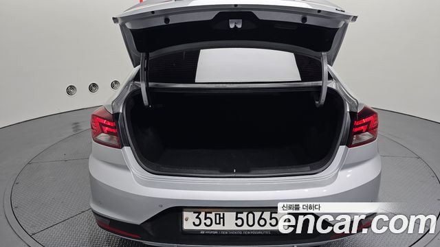 Hyundai AVANTE 2019 — photo 26