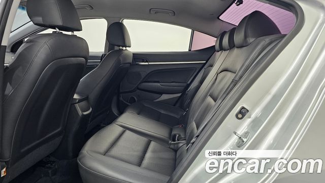 Hyundai AVANTE 2019 — photo 16