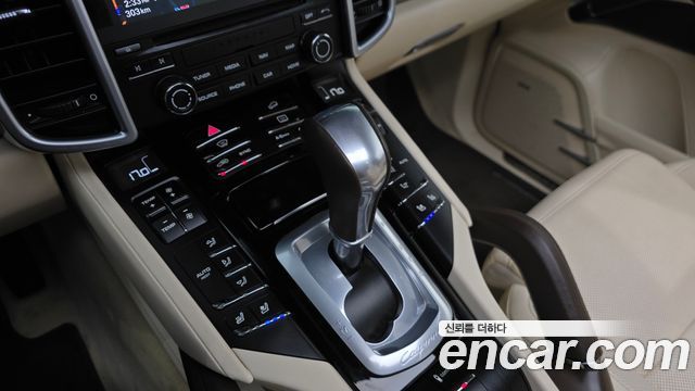Porsche Cayenne 2017 — photo 9