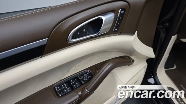 Porsche Cayenne 2017 — photo 15