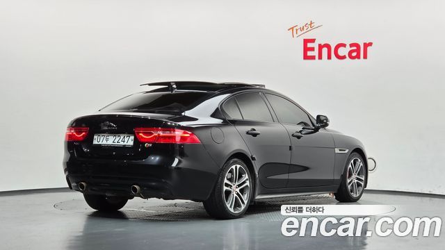 Jaguar XE 2019 — photo 2