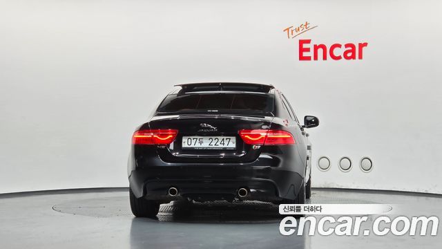 Jaguar XE 2019 — photo 4