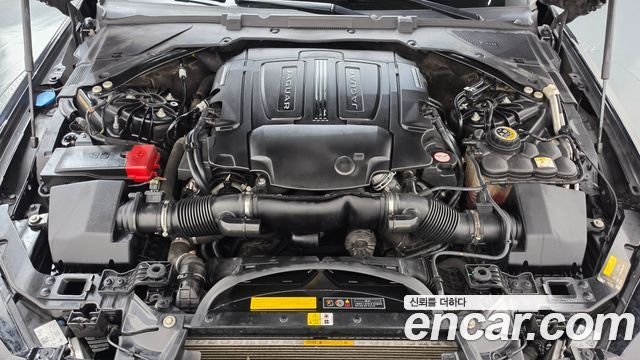 Jaguar XE 2019 — photo 6