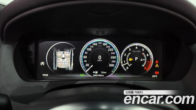 Jaguar XE 2019 — photo 11
