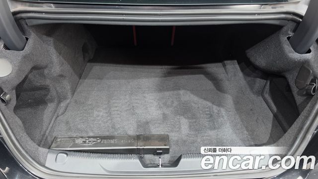 Jaguar XE 2019 — photo 26