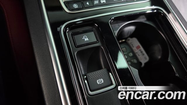 Jaguar XE 2019 — photo 27