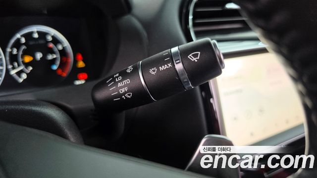 Jaguar XE 2019 — photo 29