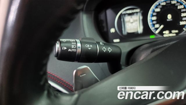 Jaguar XE 2019 — photo 30