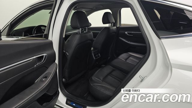 Hyundai Sonata 2022 — photo 16