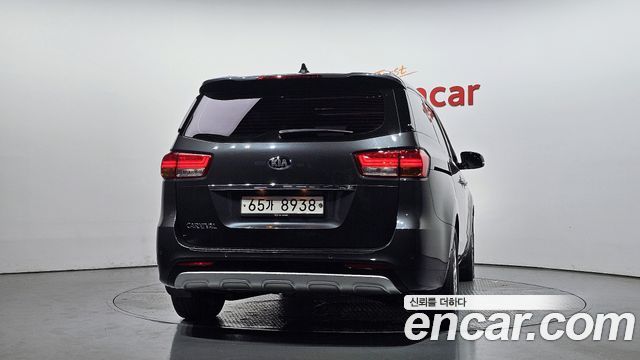 Kia Canival 2018 — photo 4