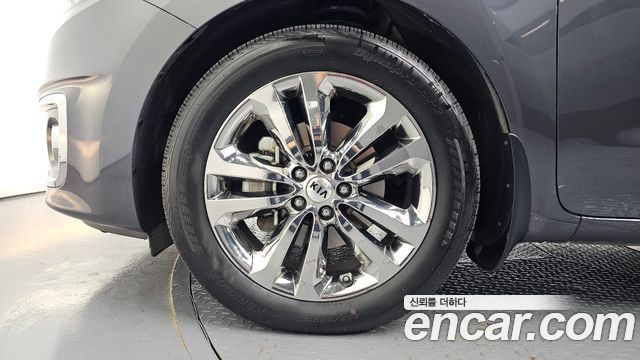 Kia Canival 2018 — photo 5