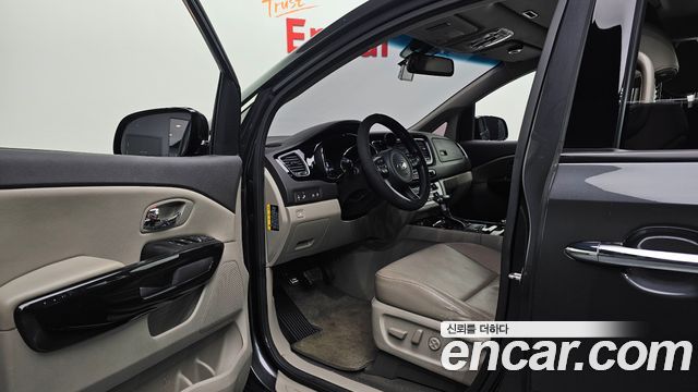 Kia Canival 2018 — photo 10