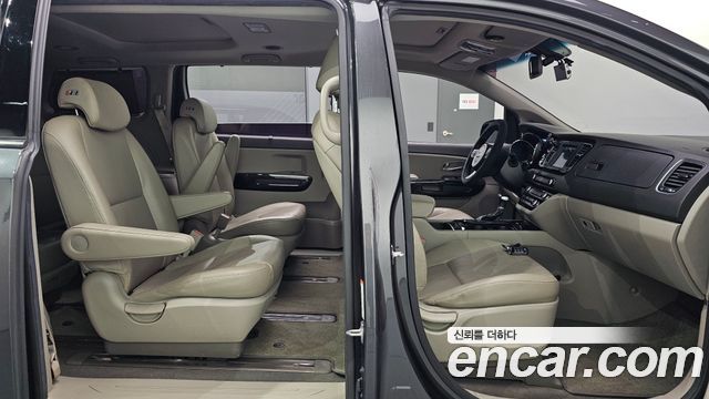 Kia Canival 2018 — photo 11